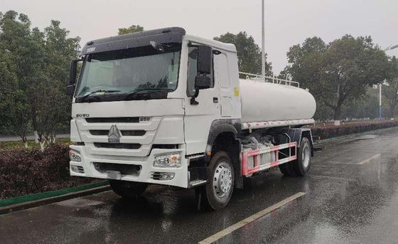 HOWO Construction Water Tanker 4x2 4600mm 15 Cubic 15 Tons Capacity